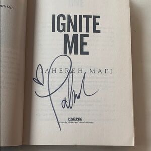 Signed Tahereh Mafi Ignite Me Book